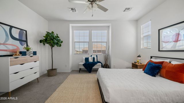 1686 E CHELSEA Lane, Gilbert, AZ 85295