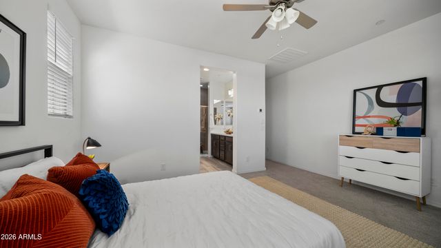 1686 E CHELSEA Lane, Gilbert, AZ 85295