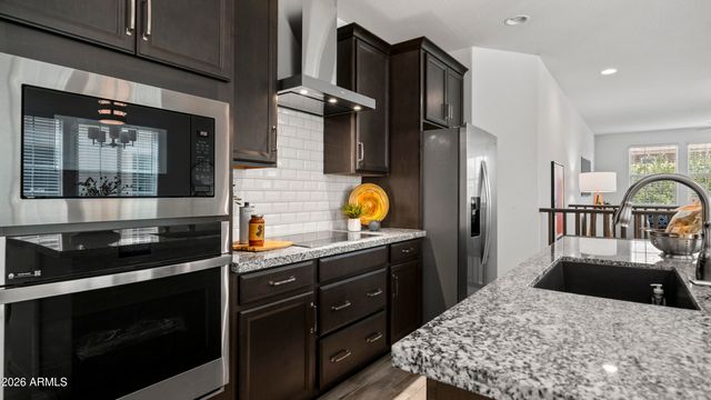 1686 E CHELSEA Lane, Gilbert, AZ 85295