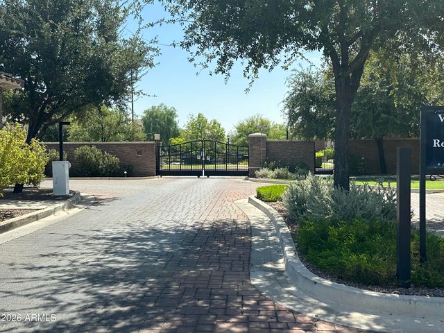 1686 E CHELSEA Lane, Gilbert, AZ 85295