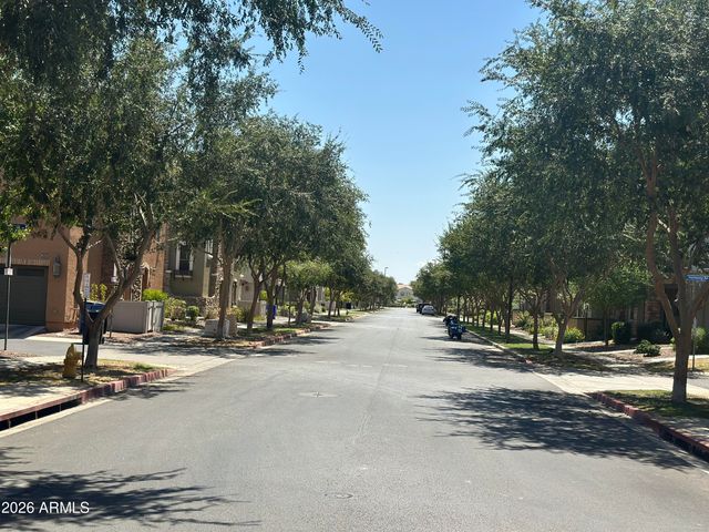 1686 E CHELSEA Lane, Gilbert, AZ 85295