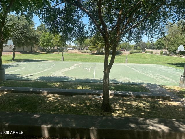 1686 E CHELSEA Lane, Gilbert, AZ 85295