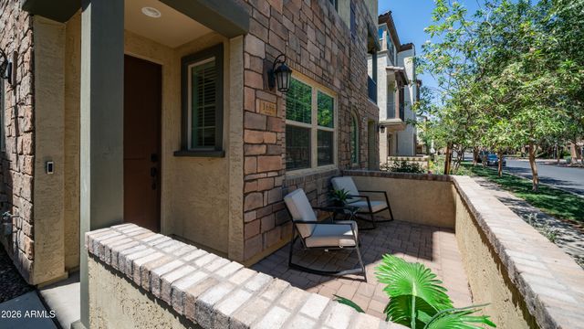 1686 E CHELSEA Lane, Gilbert, AZ 85295