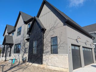 722 S Berkley Avenue, Elmhurst, IL 60126