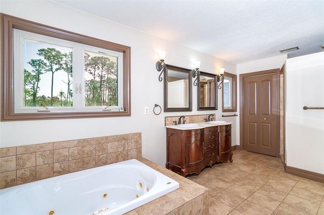 222 HIGH POINT DRIVE, Venice, FL 34292