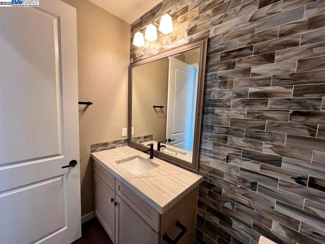 3125 Delta Coves Dr, Bethel Island, CA 94511