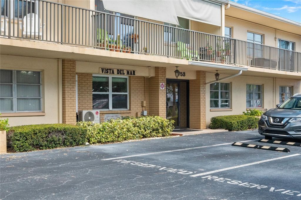 3753 46TH AVENUE S 6, St Petersburg, FL 33711