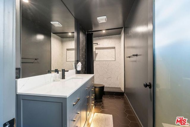 8410 Hollywood Boulevard, Los Angeles, CA 90069