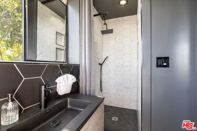 8410 Hollywood Boulevard, Los Angeles, CA 90069