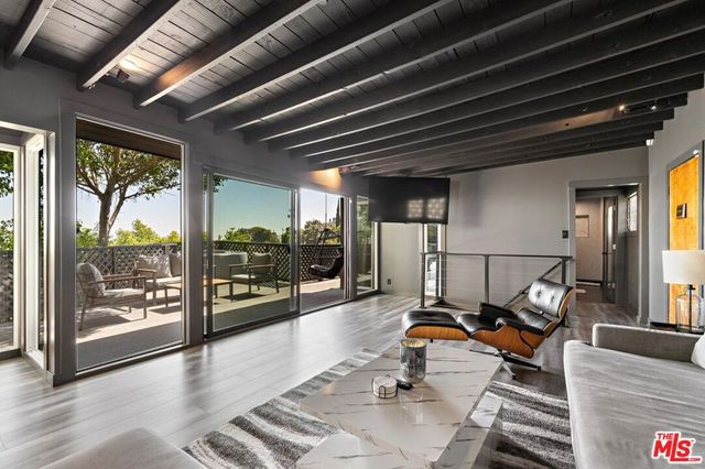8410 Hollywood Boulevard, Los Angeles, CA 90069