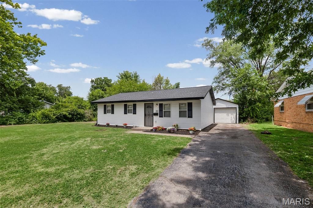 23 Leonard Drive, Cahokia, IL 62206