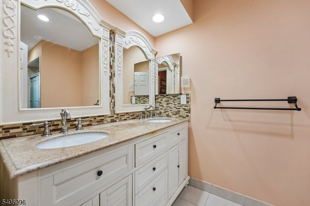 9 Chipwood Lane, North Brunswick Twp., NJ 08902