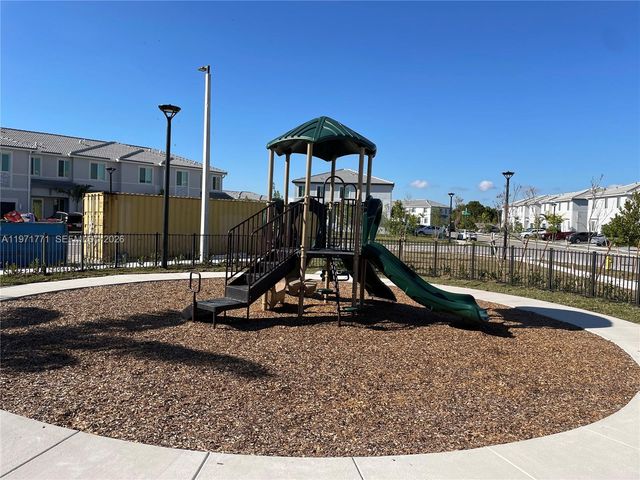 1427 SE 7th Ter 1427, Homestead, FL 33034