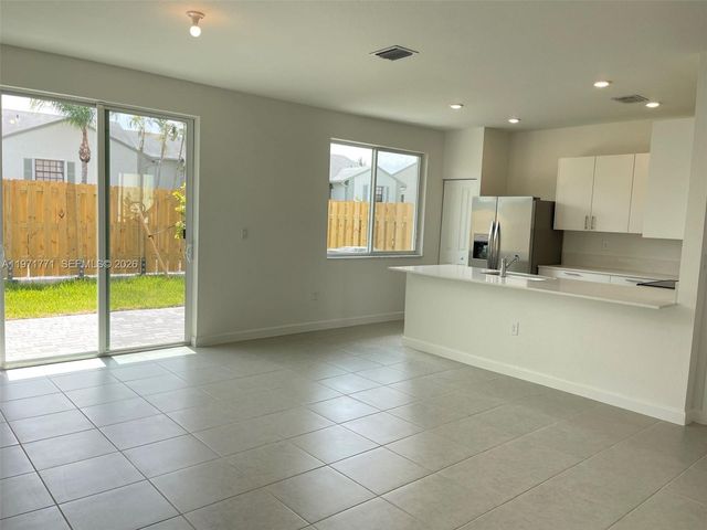 1427 SE 7th Ter 1427, Homestead, FL 33034