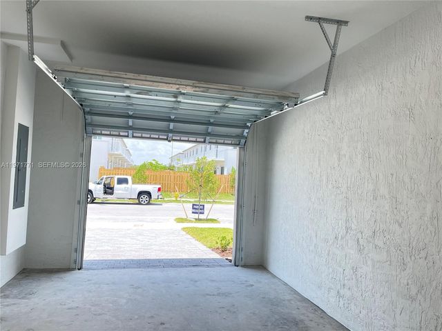 1427 SE 7th Ter 1427, Homestead, FL 33034