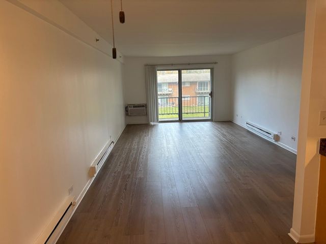 1900 W Knightsbridge Drive W 2B, Mount Prospect, IL 60056