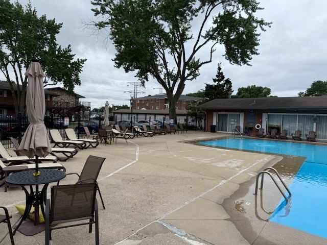 1900 W Knightsbridge Drive W 2B, Mount Prospect, IL 60056