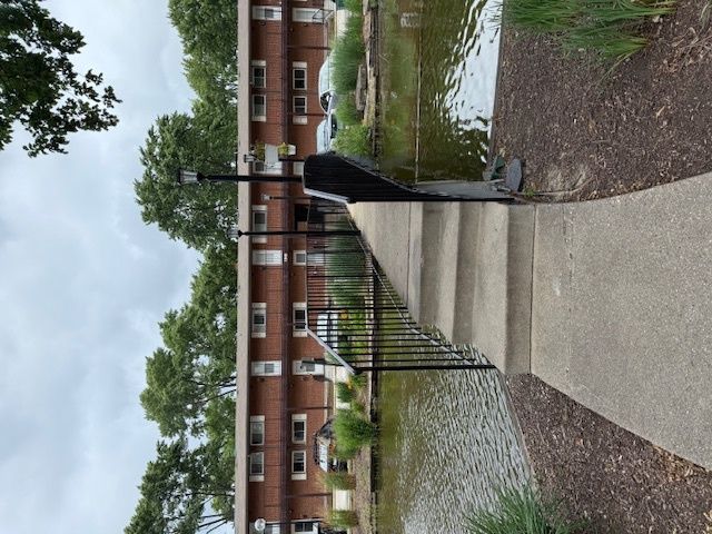 1900 W Knightsbridge Drive W 2B, Mount Prospect, IL 60056