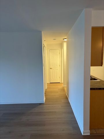 1900 W Knightsbridge Drive W 2B, Mount Prospect, IL 60056