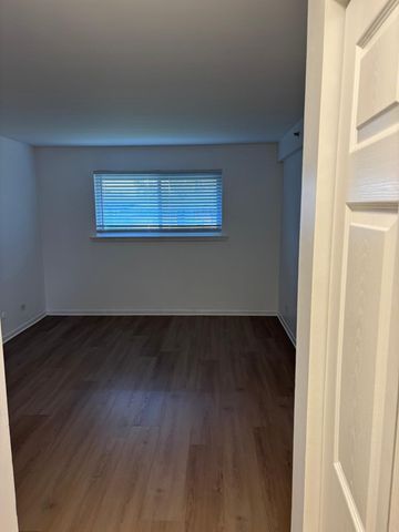 1900 W Knightsbridge Drive W 2B, Mount Prospect, IL 60056