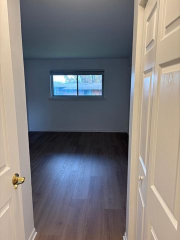 1900 W Knightsbridge Drive W 2B, Mount Prospect, IL 60056