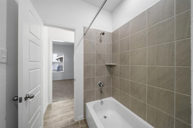 2126 Sanders Brook Drive, Baytown, TX 77521