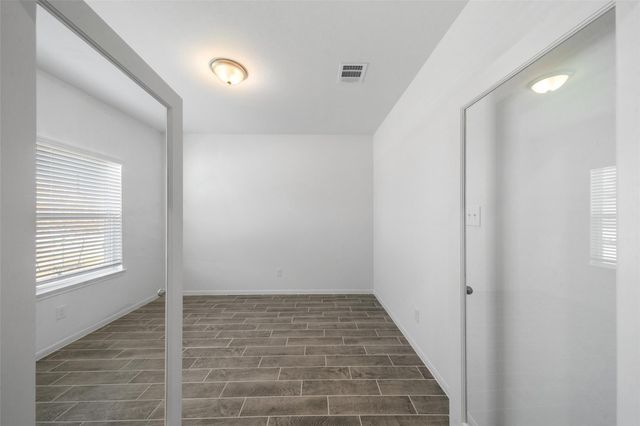 2126 Sanders Brook Drive, Baytown, TX 77521