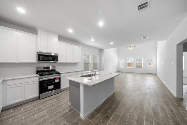 2126 Sanders Brook Drive, Baytown, TX 77521