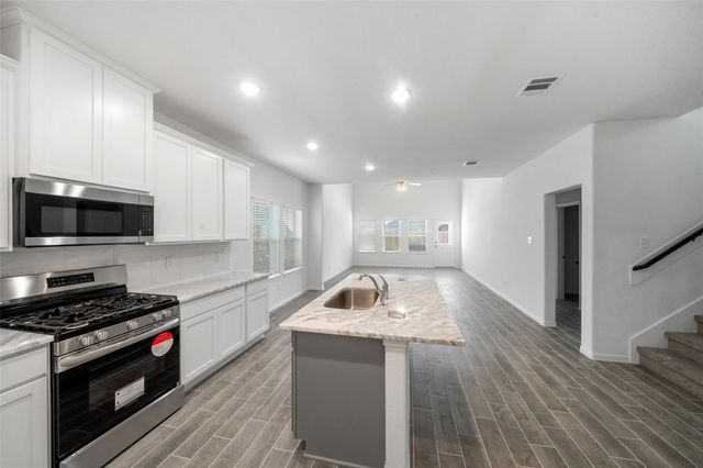 2126 Sanders Brook Drive, Baytown, TX 77521