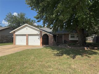 805 W 8th Street, Edmond, OK 73003