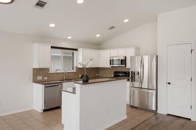 1812 McClannahan DR, Austin, TX 78748