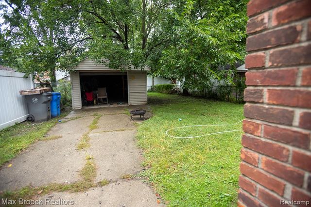 447 Brentwood Street, Inkster, MI 48141
