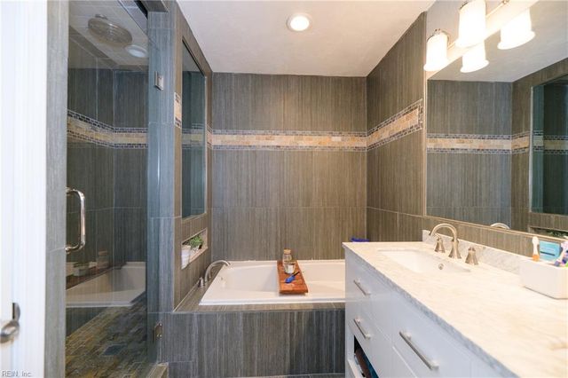 736 Leonard LN, Newport News, VA 23601