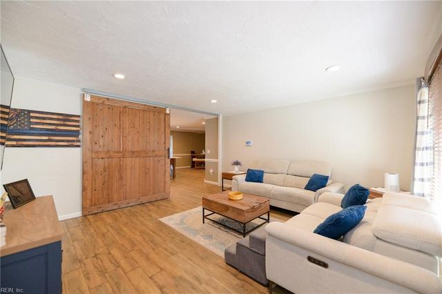 736 Leonard LN, Newport News, VA 23601