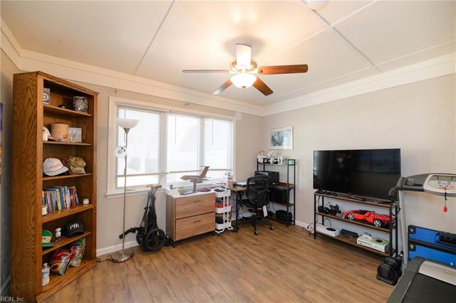 736 Leonard LN, Newport News, VA 23601