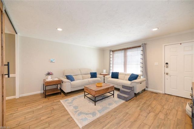 736 Leonard LN, Newport News, VA 23601