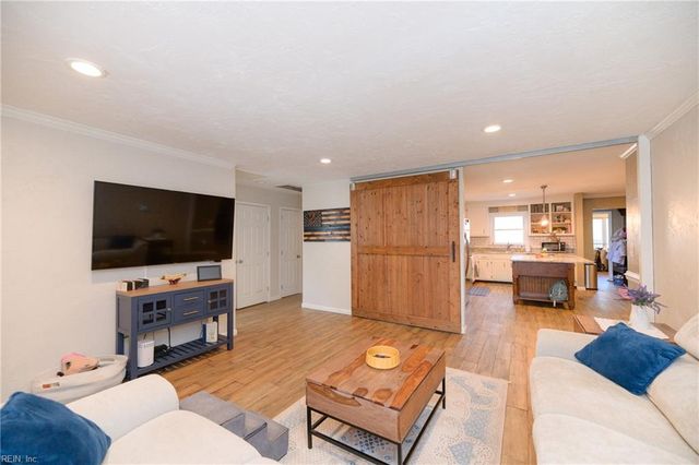 736 Leonard LN, Newport News, VA 23601