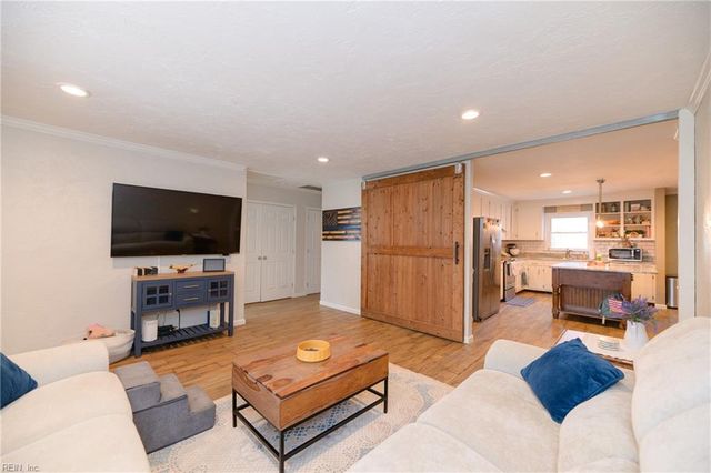 736 Leonard LN, Newport News, VA 23601