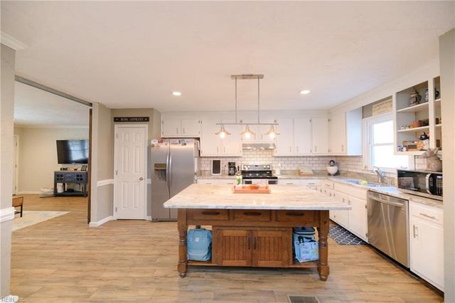 736 Leonard LN, Newport News, VA 23601