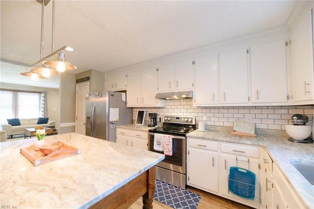 736 Leonard LN, Newport News, VA 23601