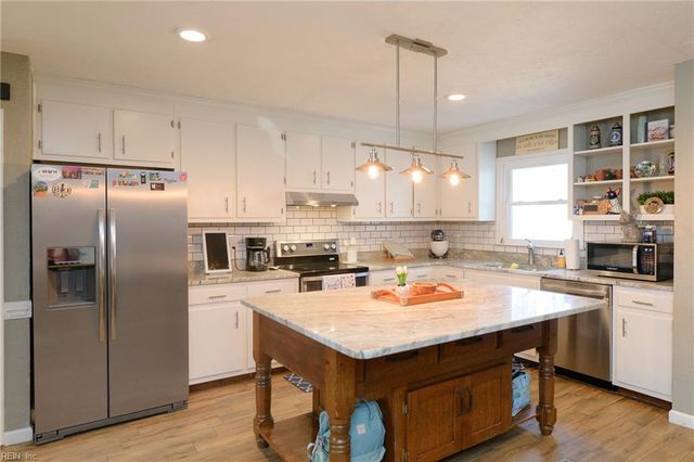 736 Leonard LN, Newport News, VA 23601