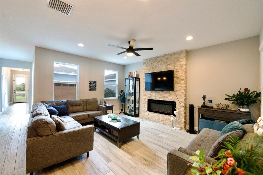 Image 9 of property listing at 5312 SUNCATCHER DRIVE, Wesley Chapel, FL 33545