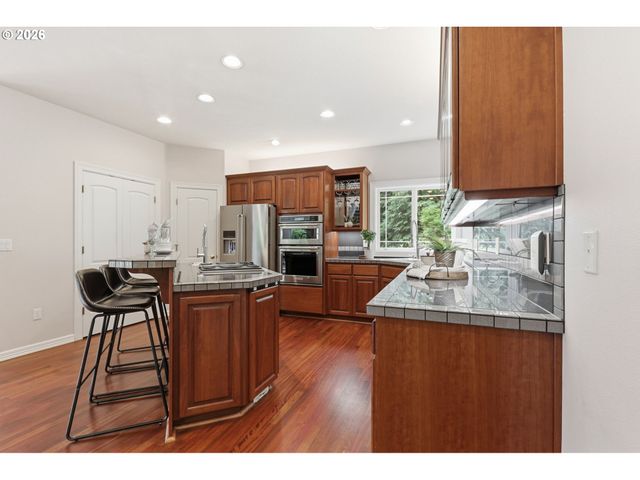 22868 Sw HILLCREST Rd, West Linn, OR 97068