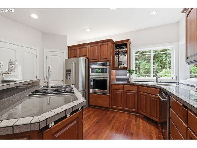 22868 Sw HILLCREST Rd, West Linn, OR 97068