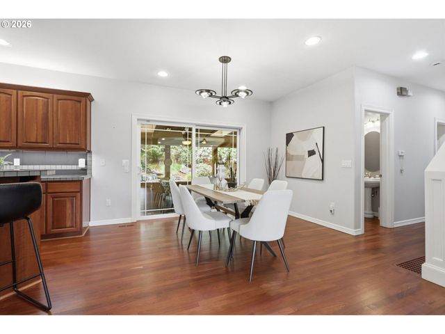 22868 Sw HILLCREST Rd, West Linn, OR 97068
