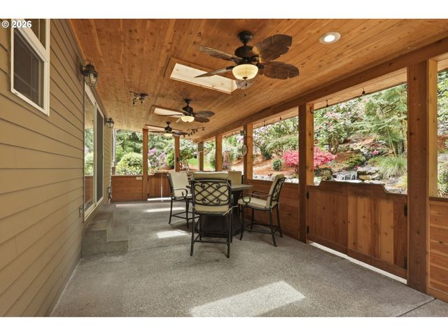 22868 Sw HILLCREST Rd, West Linn, OR 97068