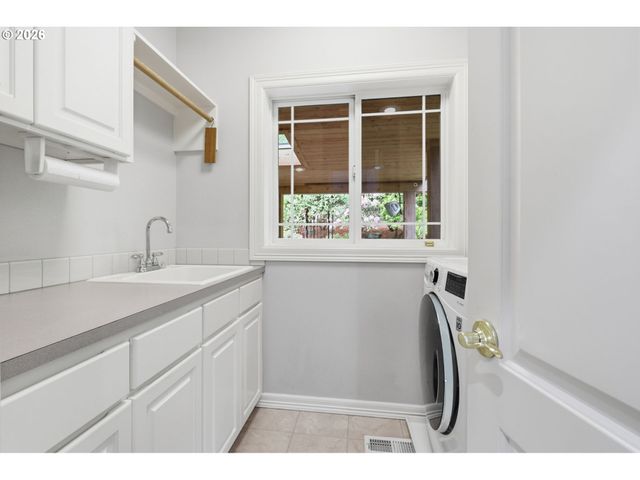 22868 Sw HILLCREST Rd, West Linn, OR 97068