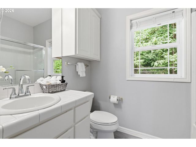 22868 Sw HILLCREST Rd, West Linn, OR 97068