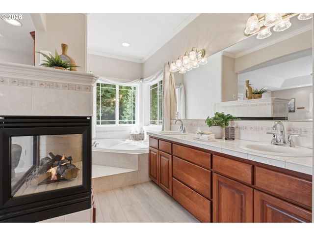22868 Sw HILLCREST Rd, West Linn, OR 97068