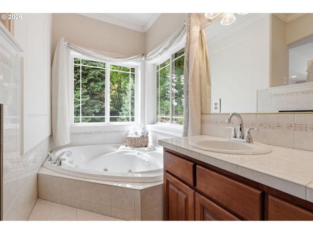 22868 Sw HILLCREST Rd, West Linn, OR 97068